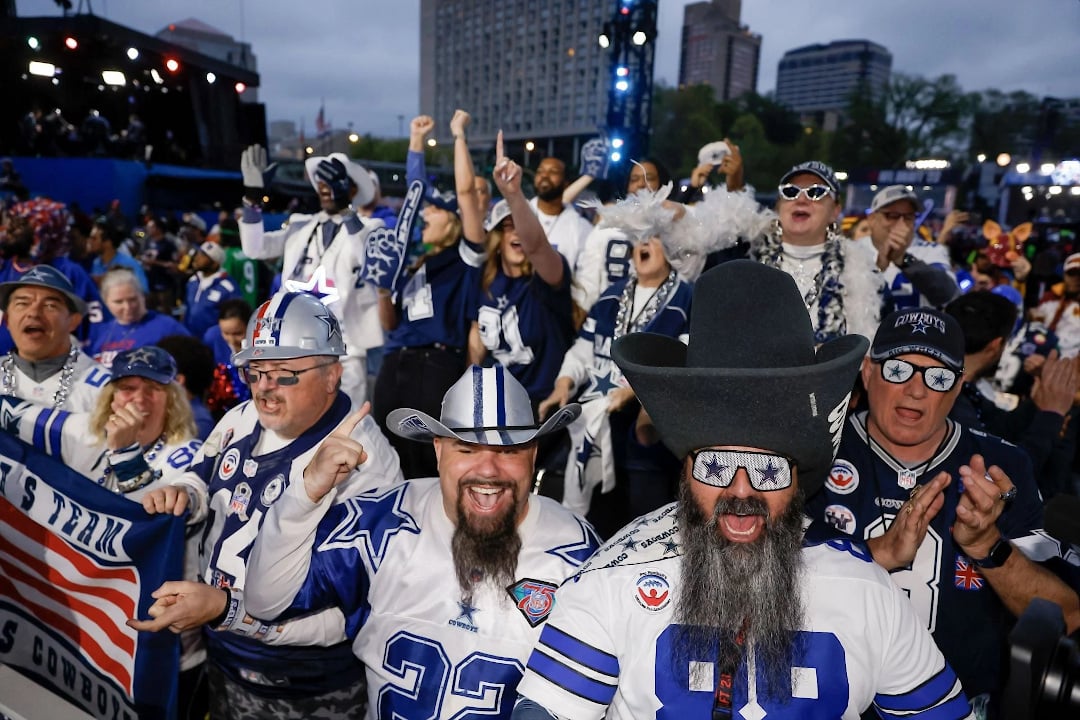 Torcedores fantasiados em festa dos Dallas Cowboys