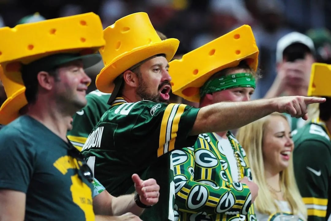 Torcedores dos Packers com o tradicional “queijo” na cabeça 