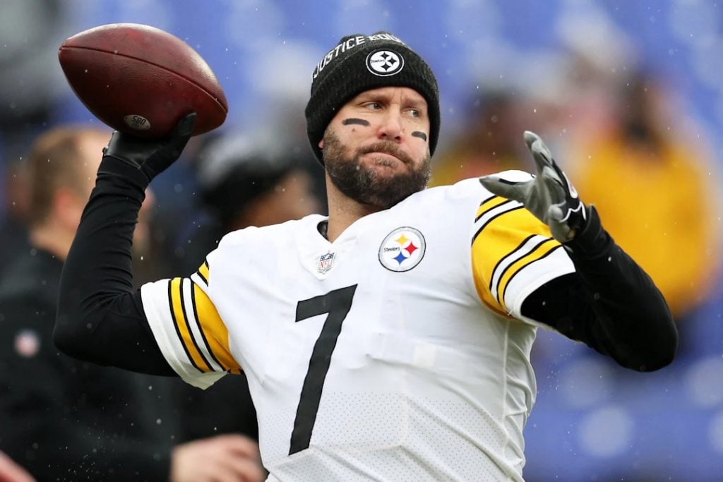 One of the best quarterbacks ever Ben Roethlisberger throwing a ball