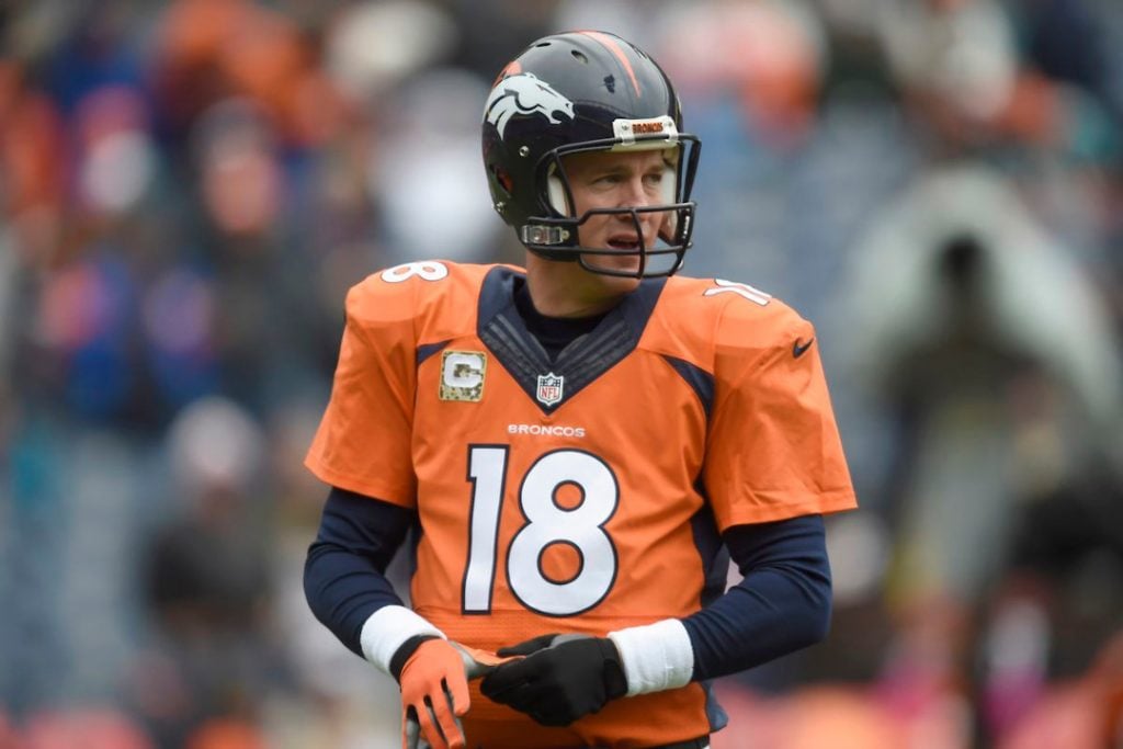 One of the best quarterbacks ever Peyton Manning calling a play for the Broncos
