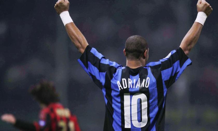 Adriano comemora título com a Inter de Milão
