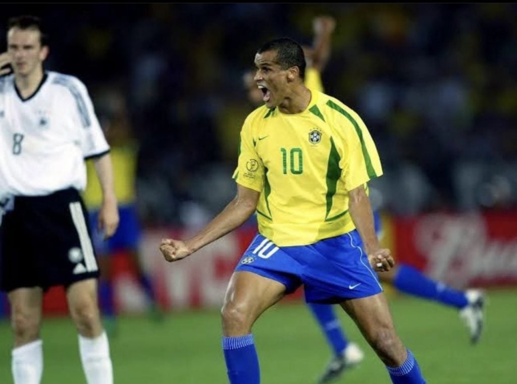 Rivaldo jogando pela Seleção Brasileira