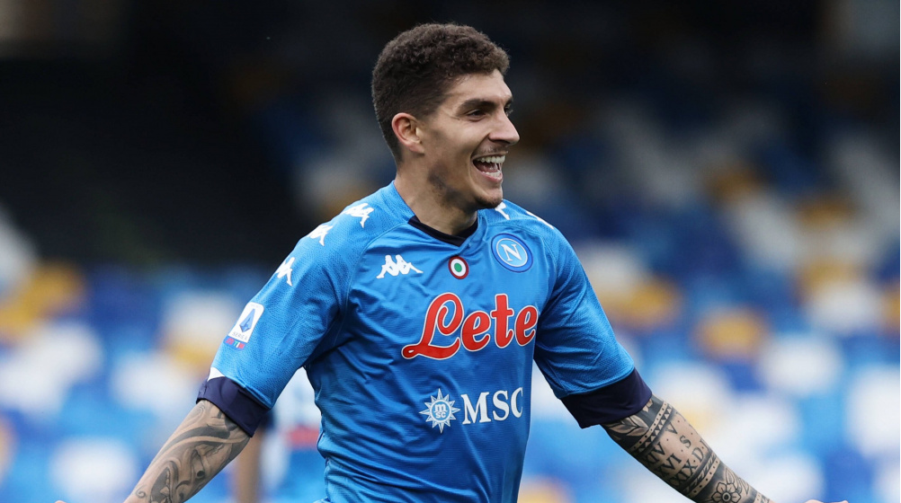 Giovanni Di Lorenzo playing for Napoli