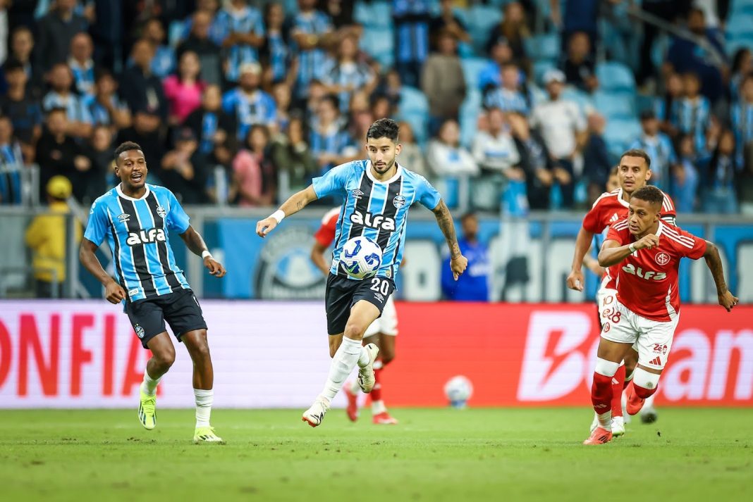 Contra o Santos, o Grêmio de Edenilson e Villasanti (foto) tenta recuperar-se na tabela do Brasileirão.