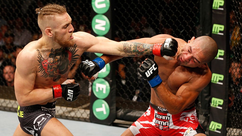Conor McGregor desfere soco em adversário no UFC