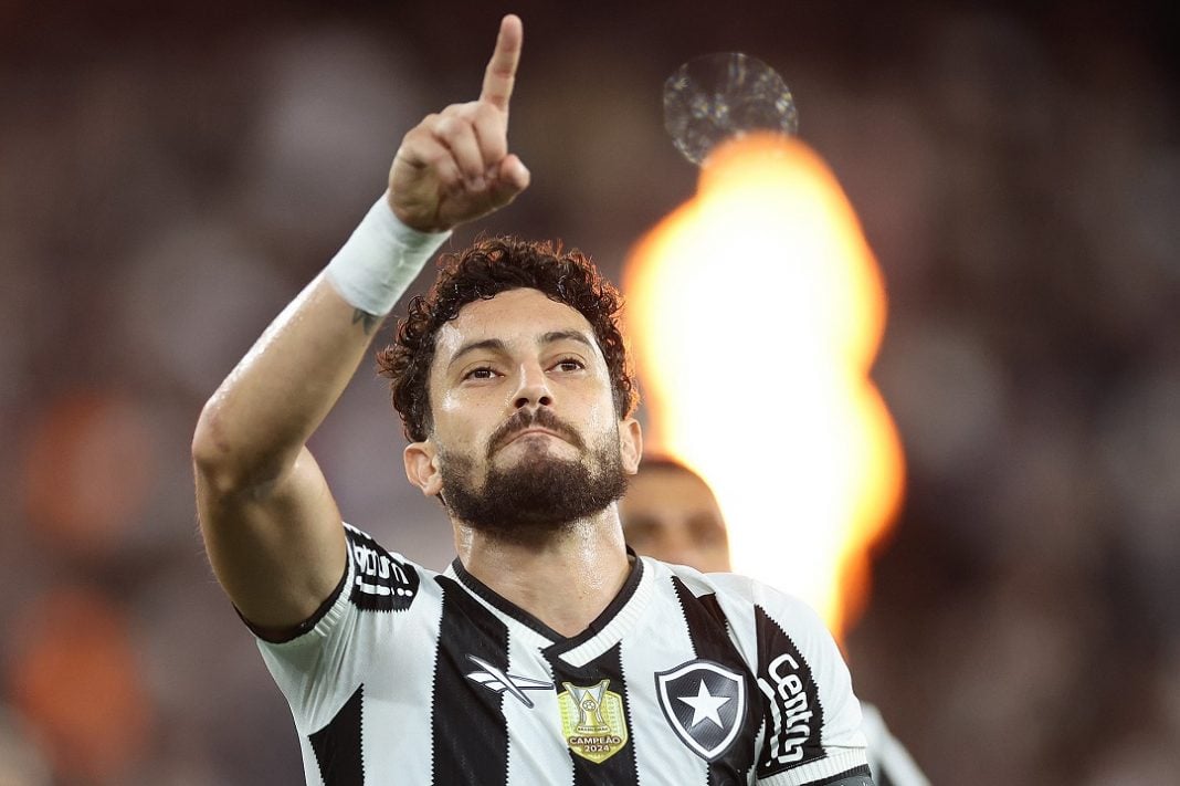 Alex Telles do Botafogo comemora gol na Copa do Brasil 2025