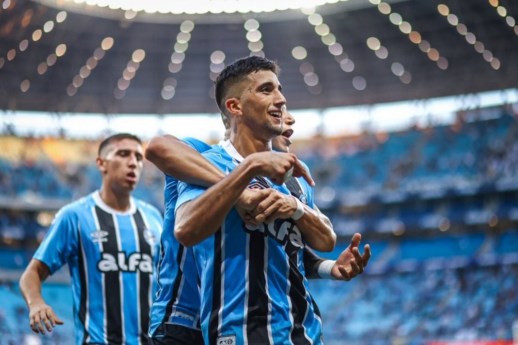 Kike Oliveira comemora gol pelo Grêmio