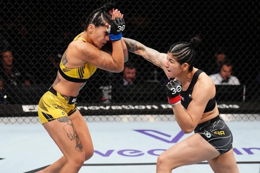 Lutadora Ketlin Vieira desfere soco em oponente no UFC