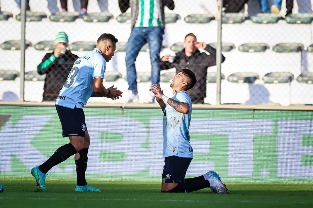 Jogadores do Grêmio comemoram gol no Brasileirão Série A