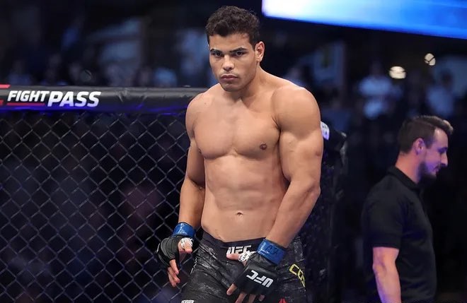 Paulo Costa no octógono do UFC