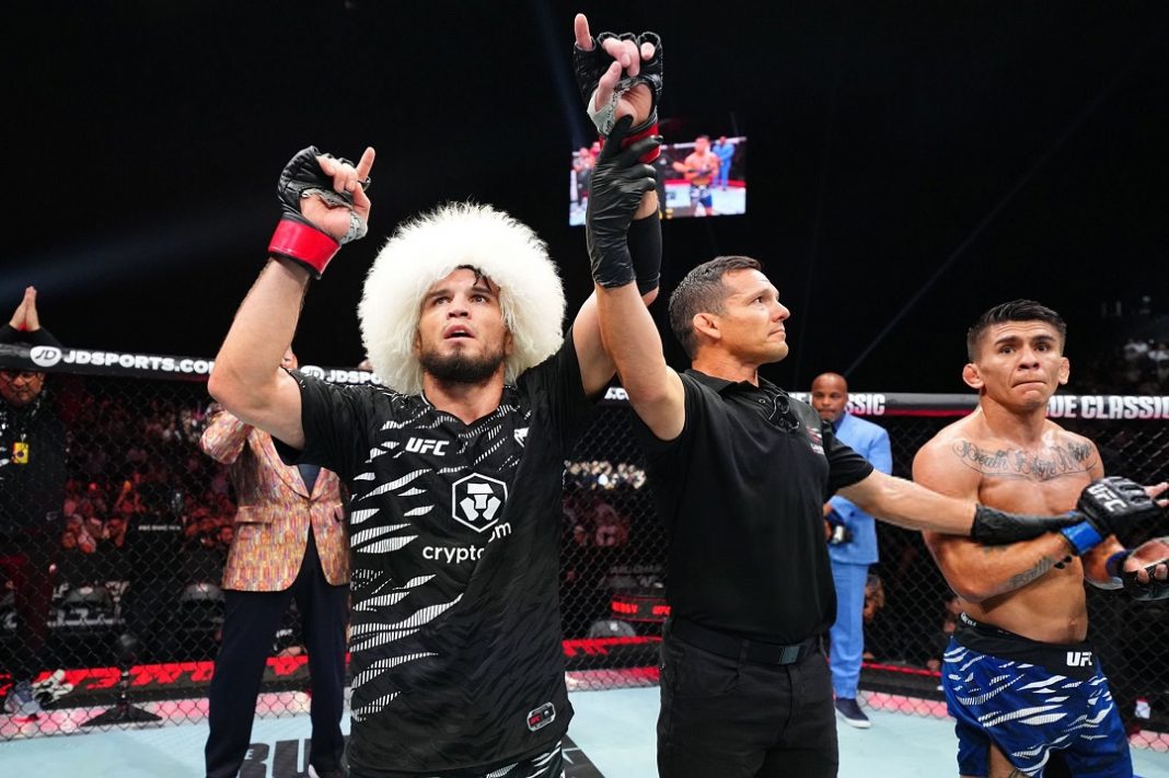 Umar Nurmagomedov después de ganarle a Mario Bautista.