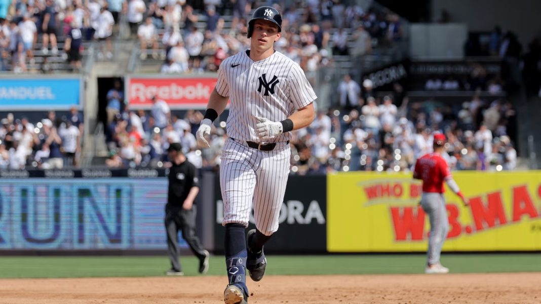 Ben Rice, dos Yankees, comemora em campo