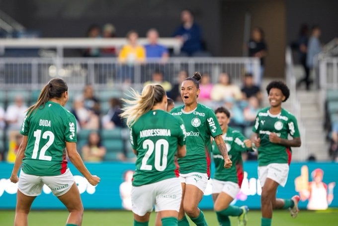 Palmeiras fem comemorando