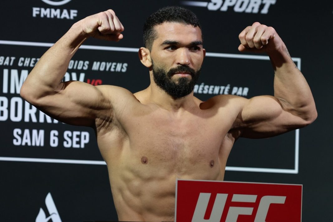 Patrício Pitbull na pesagem do UFC