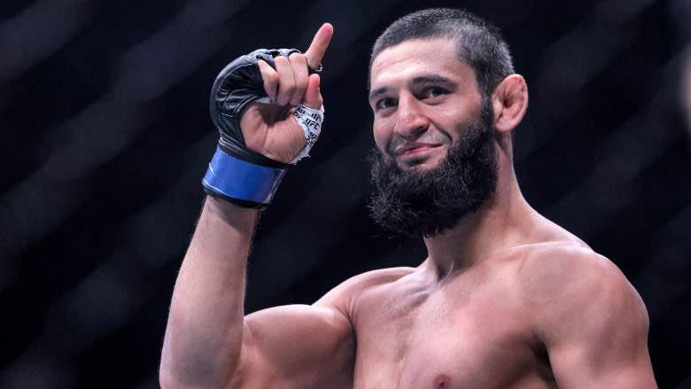 Khamzat Chimaev comemora vitória no UFC