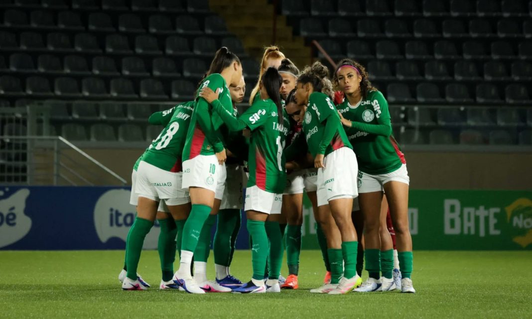 Jogadoras do Palmeiras Feminino concentram antes de jogo