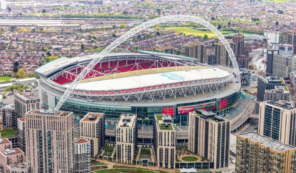 Long-distnace photo of Wembley Stadium