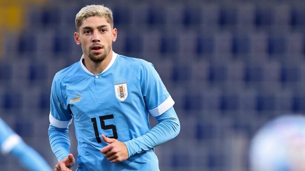 Federico Valverde em campo pelo Uruguai
