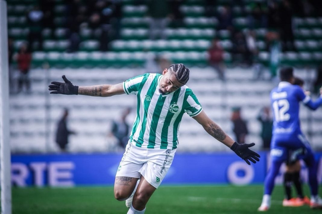 Atleta do Juventude comemora gol na Série B