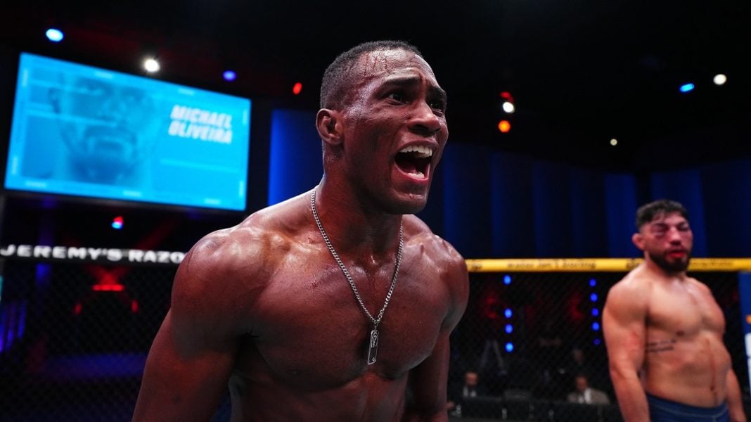 Michael Oliveira comemora vitória no Dana White’s Contender Series