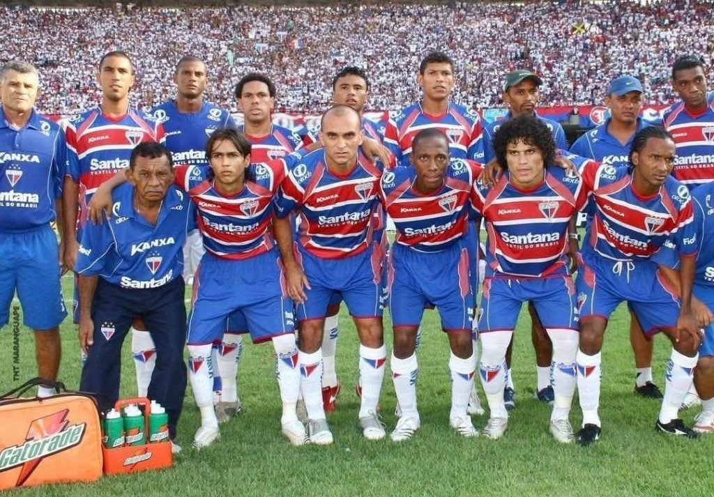Elenco do Fortaleza de 2008 com Lucio Bala