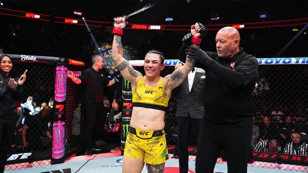 Jessica Andrade comemora vitória no UFC