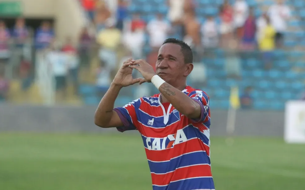 Clodoaldo comemora gol pelo Fortaleza