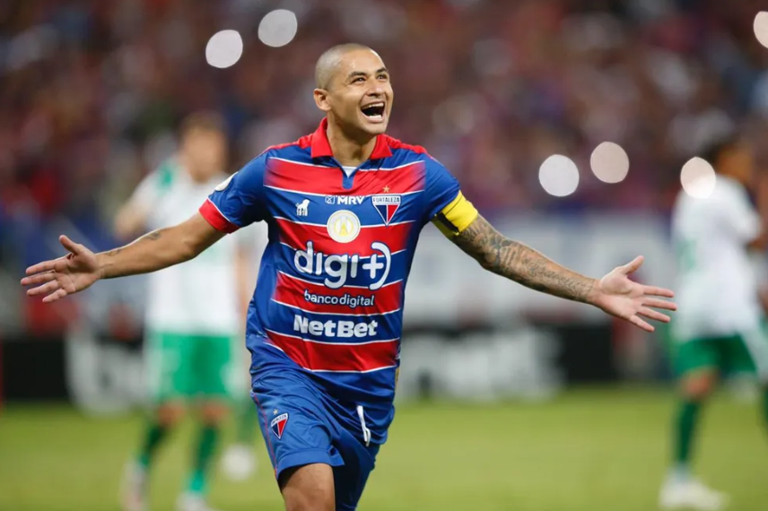 Wellington Paulista comemora gol do Fortaleza