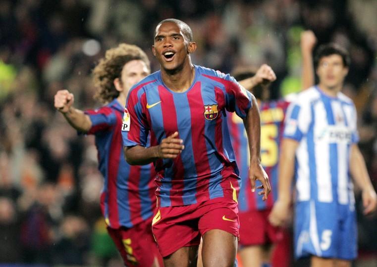 Eto’o comemora gol marcado pelo Barcelona