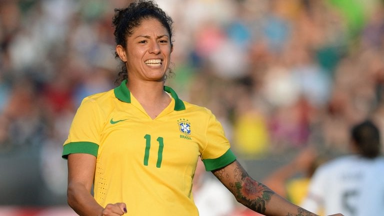 Cristiane Rozeira acompanha jogo pela Seleção Brasileira