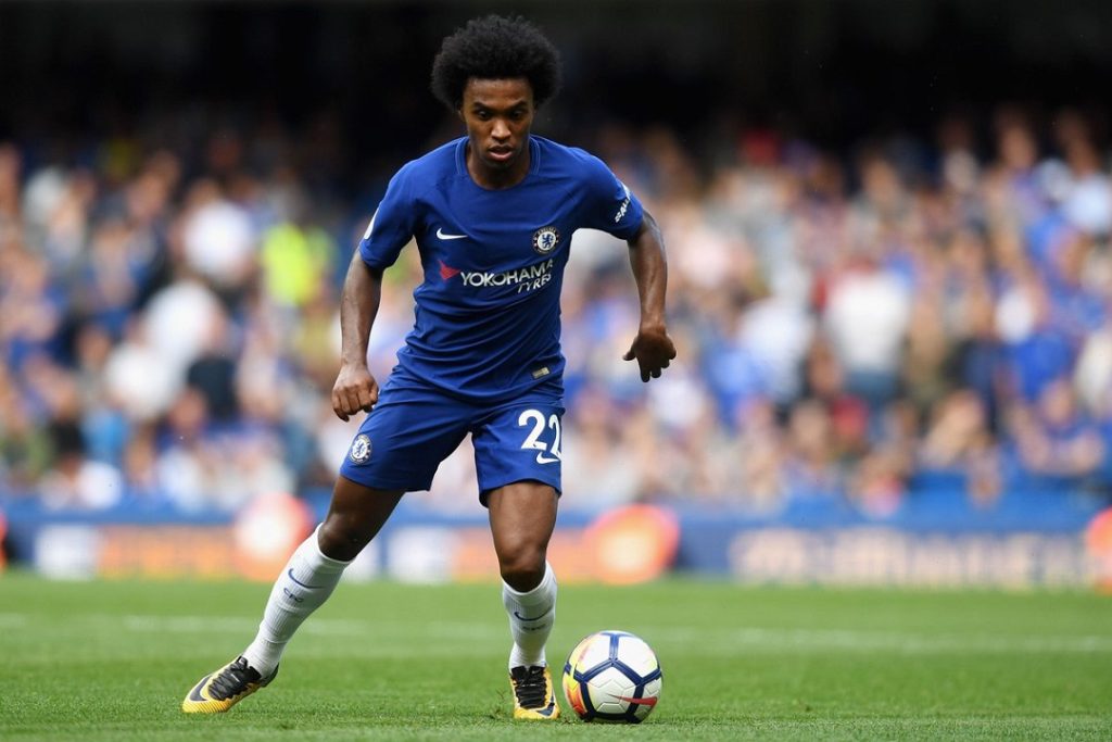 Willian conduz a bola para o Chelsea FC