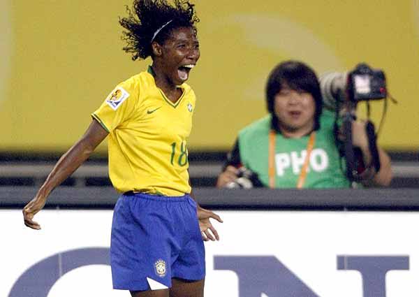 Delma Gonçalves, a Pretinha, comemora gol do Brasil Feminino