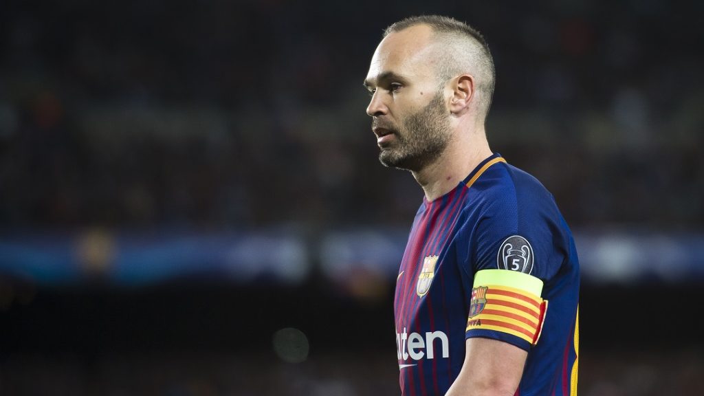Iniesta entra em campo pelo Barcelona