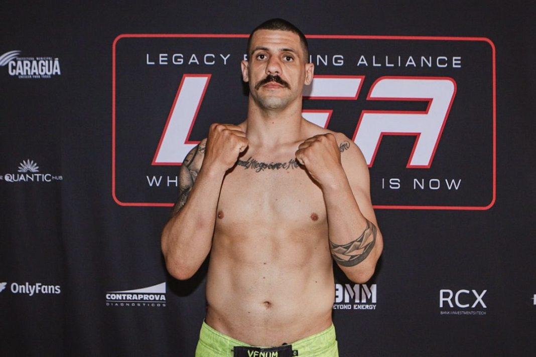 Bruno Lopes na pesagem do LFA MMA