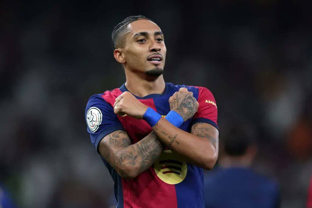 Raphinha comemora gol do Barcelona 