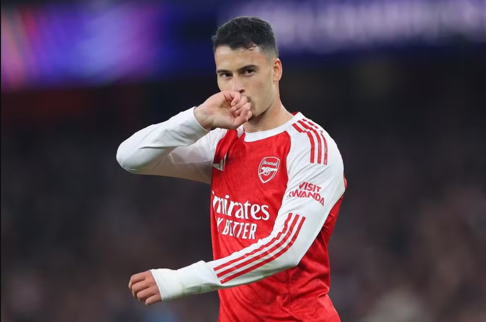 Martinelli beija aliança ao comemorar gol do Arsenal