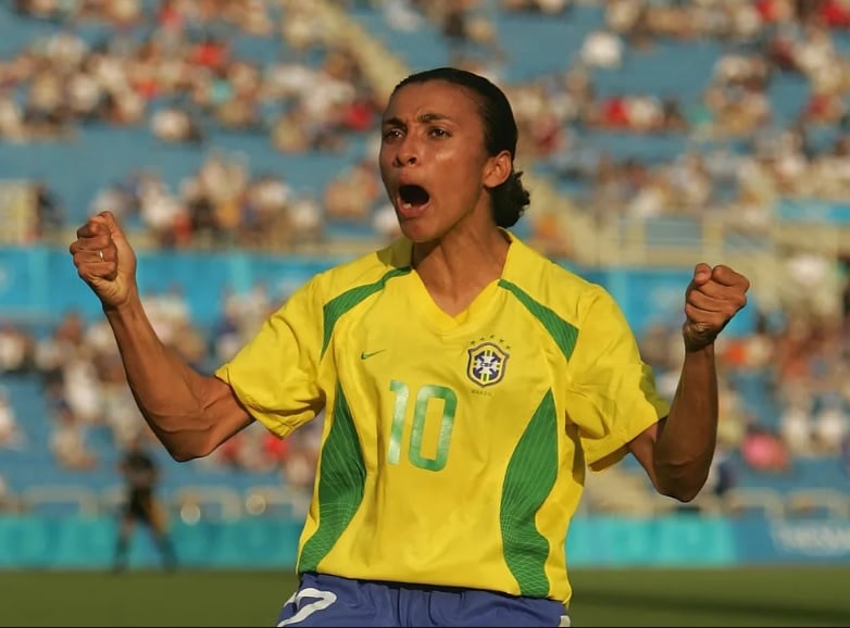 Marta comemora gol do Brasil nas Olimpíadas de 2004