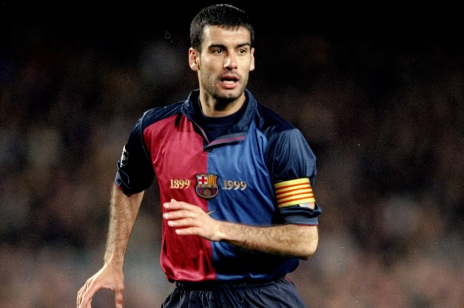 Guardiola corre no meio-campo do Barcelona
