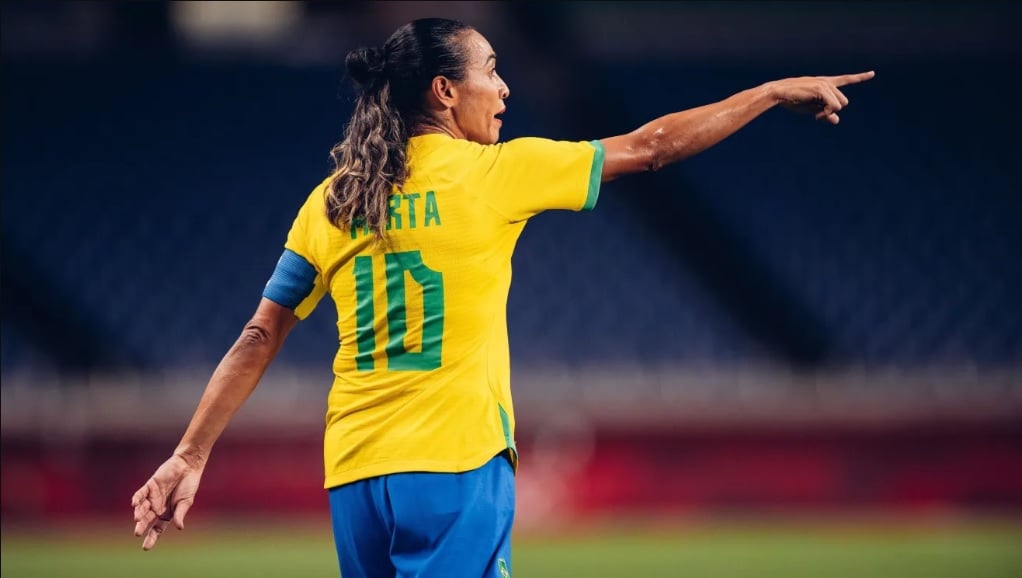 Marta conduz Seleção Brasileira Feminina em campo