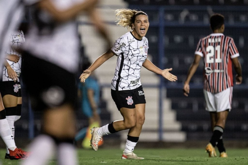 Tamires comemora gol do Corinthians Feminino
