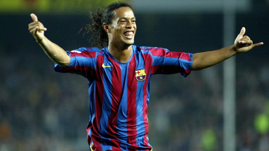 Ronaldinho Gaúcho faz comemoração tradicional pelo Barcelona